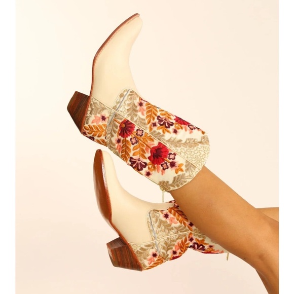 Anthropologie Momo New York embroidered silk western boots aniles size 39/9 new - Picture 2 of 8